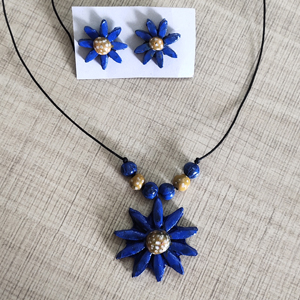 Navy Blue Flower Pendant Daily Wear Necklace